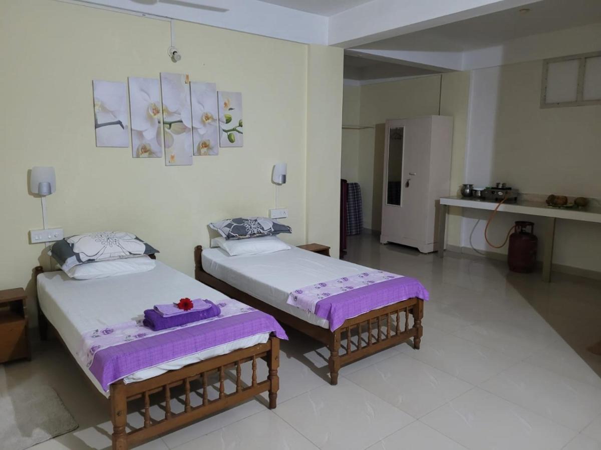 Sandy Beach Hotel Thiruvananthapuram Extérieur photo